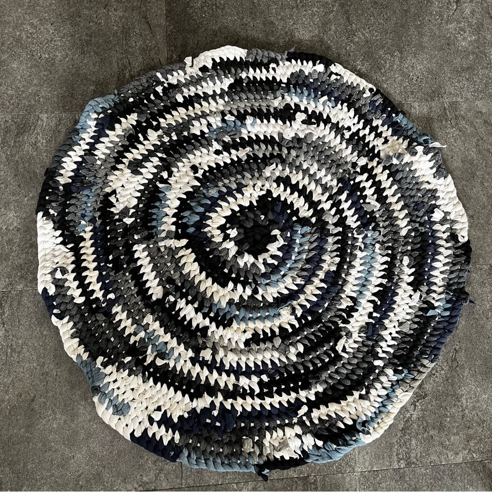 Handmade "Rag" Rug - Picture 2 of 4